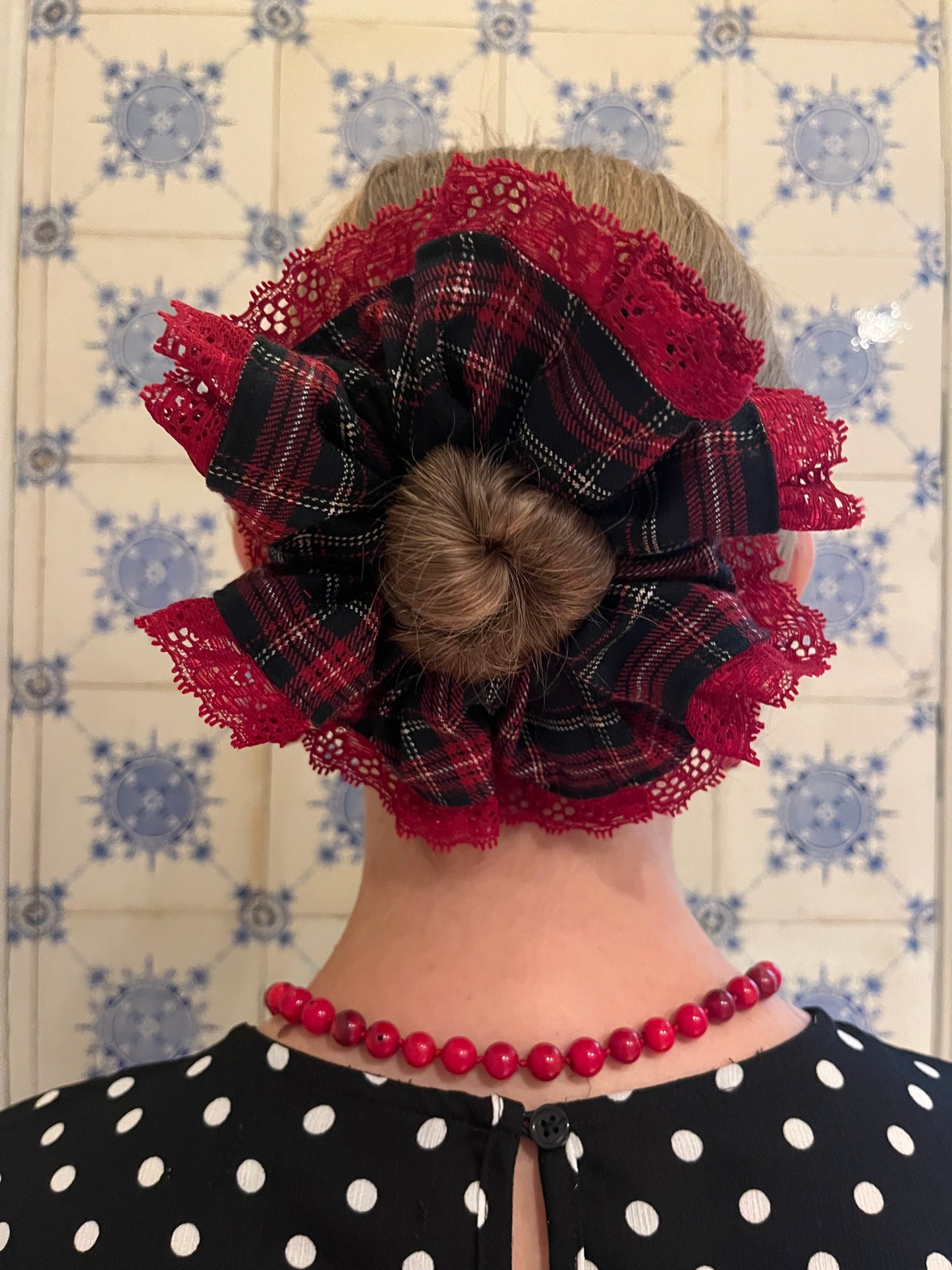 scrunchie tartan & lace