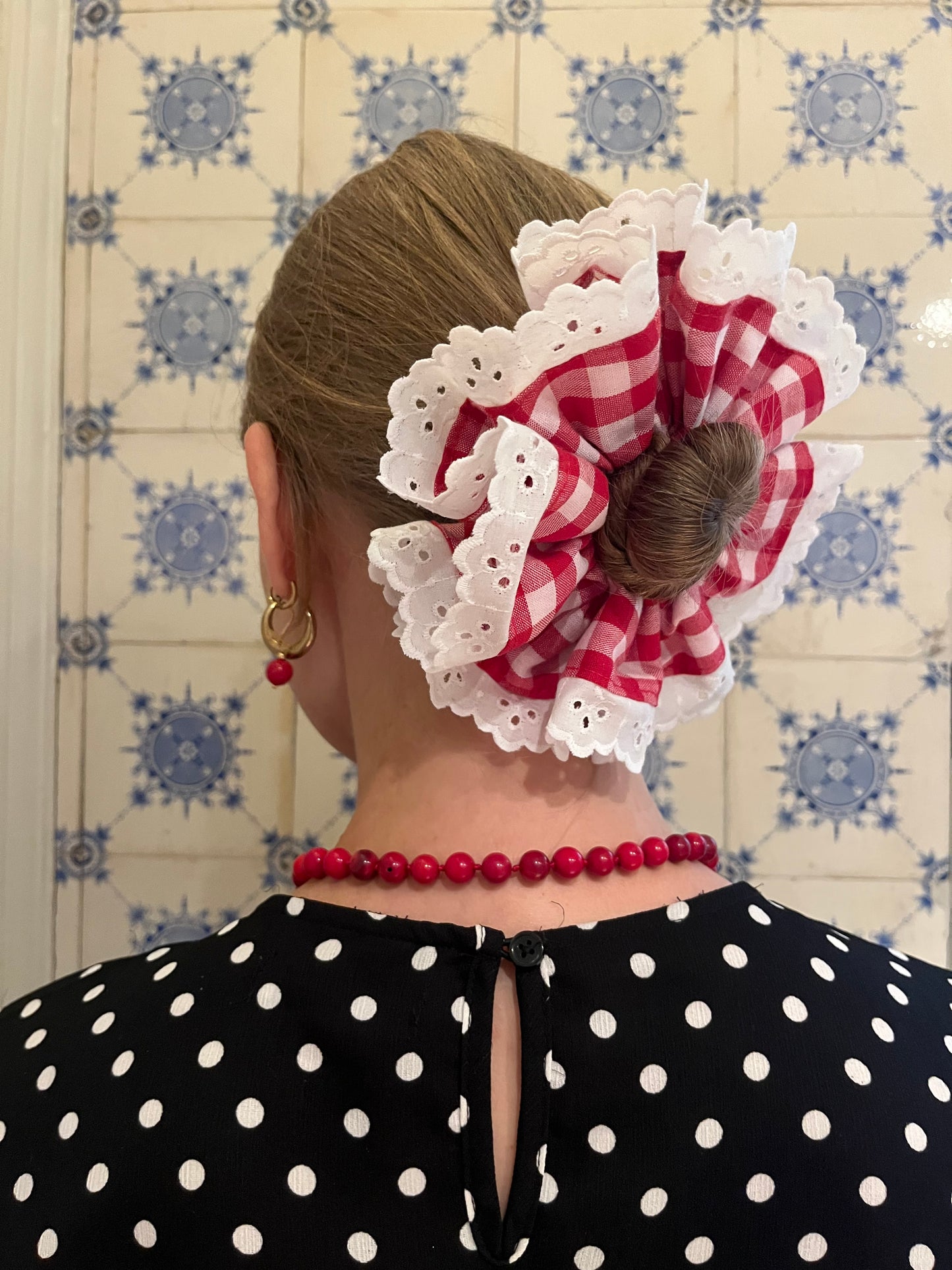 scrunchie gingham & lace