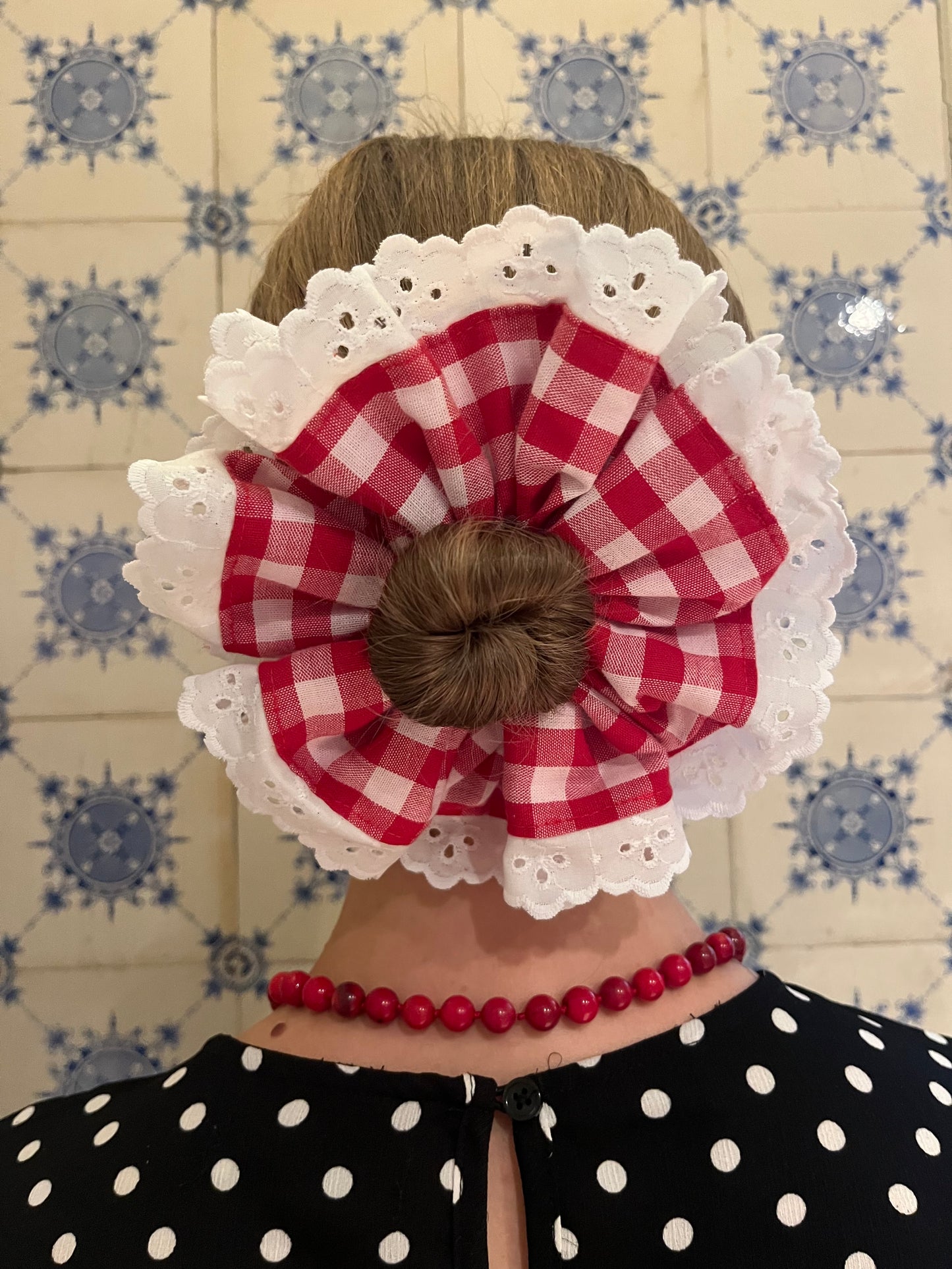 scrunchie gingham & lace