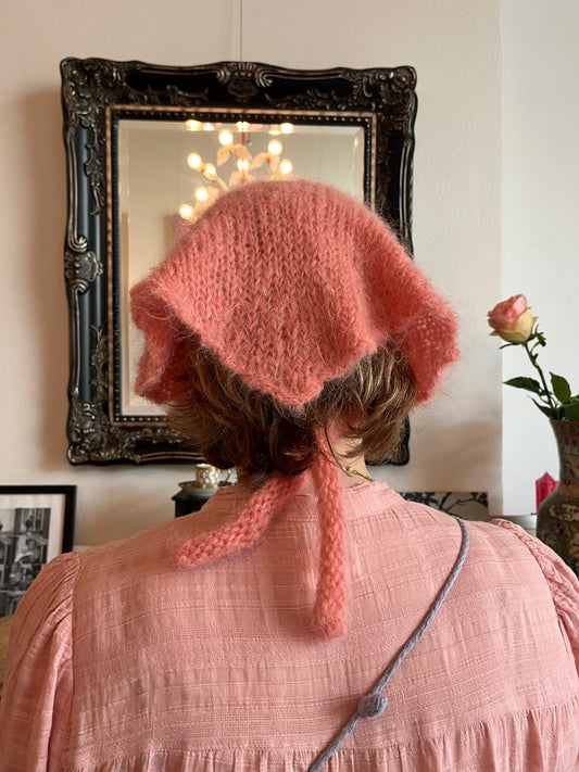 trendy triangle scarf peachy pink (M/L)