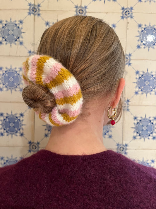knit scrunchie touch of autumn
