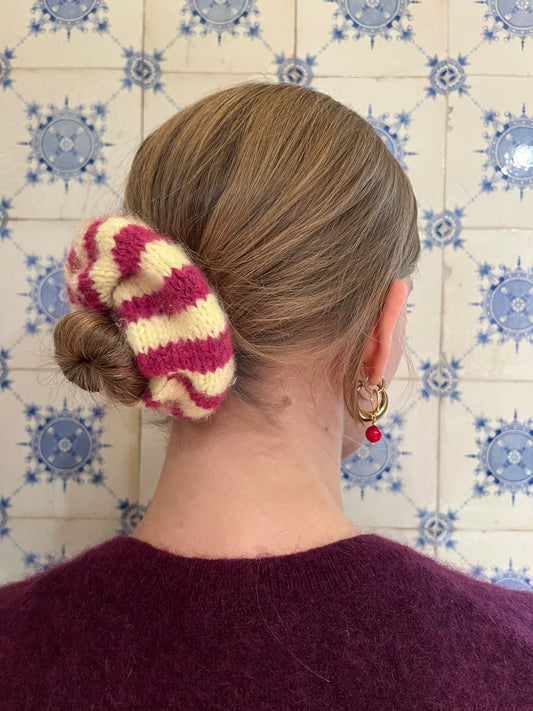 knit scrunchie raspberry & custard